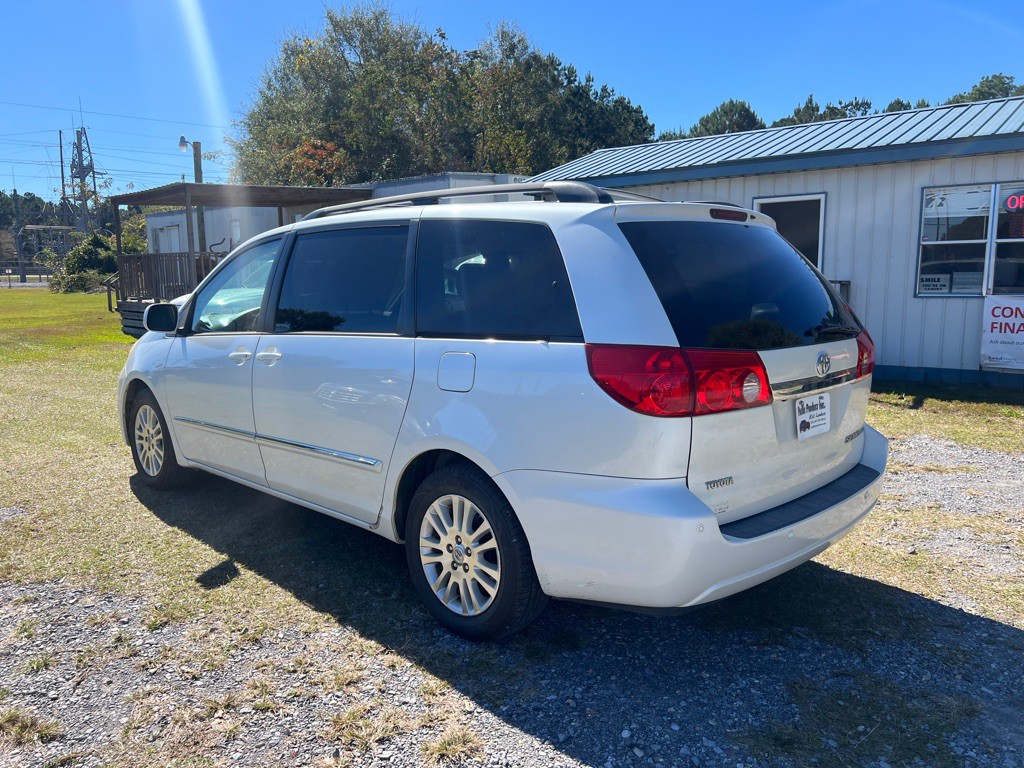 2010 Toyota Sienna Image 6