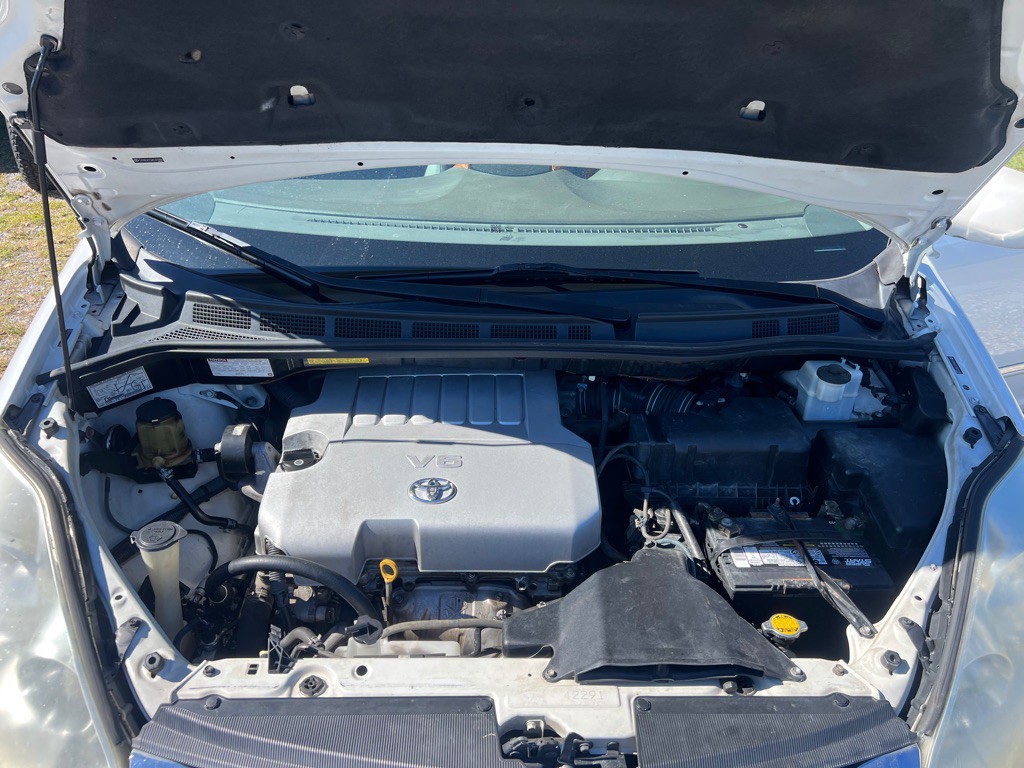 2010 Toyota Sienna Image 7