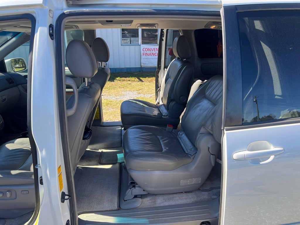 2010 Toyota Sienna Image 13