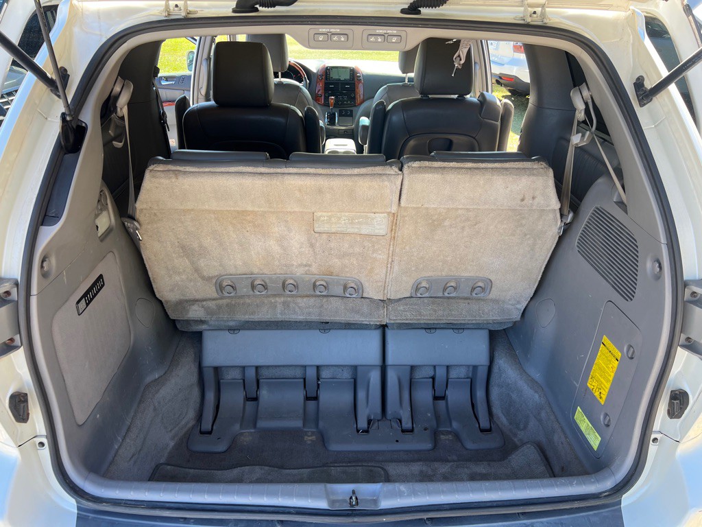 2010 Toyota Sienna Image 15
