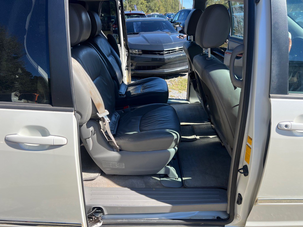 2010 Toyota Sienna Image 16