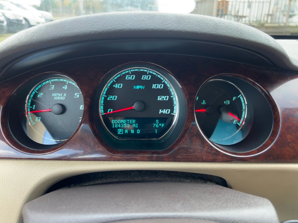 2011 Buick Lucerne Image 8