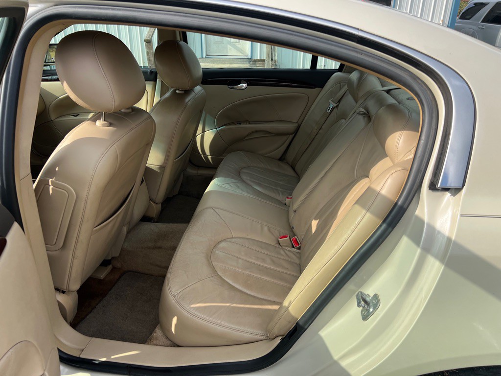 2011 Buick Lucerne Image 11