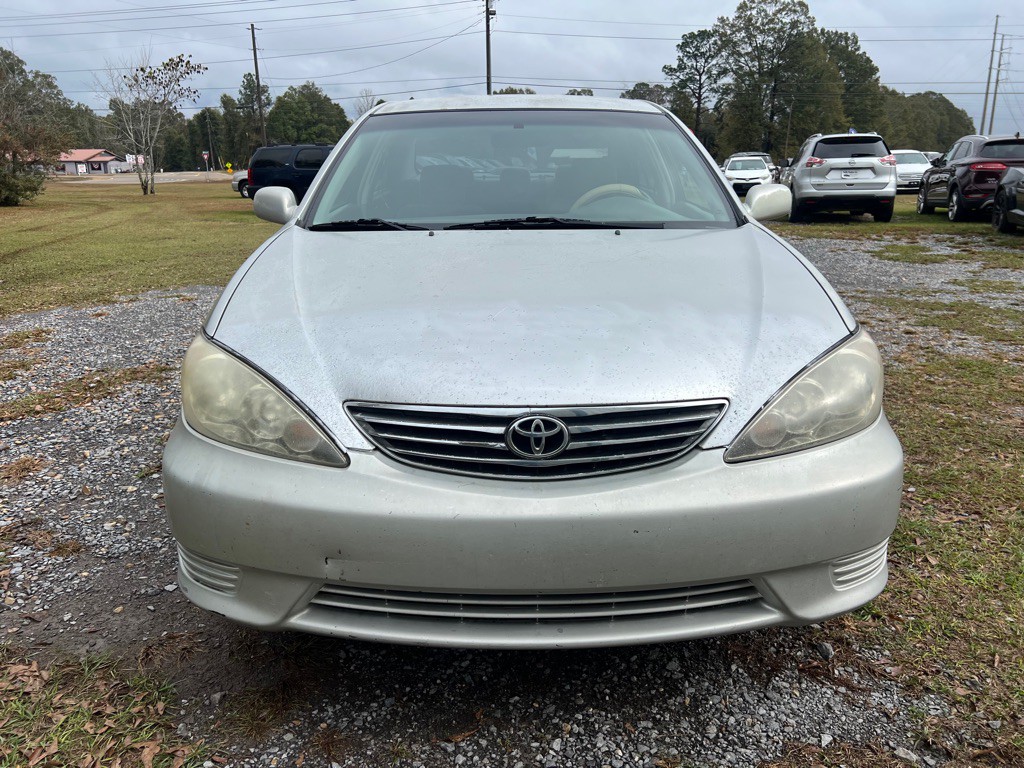 2005 Toyota Camry Image 2