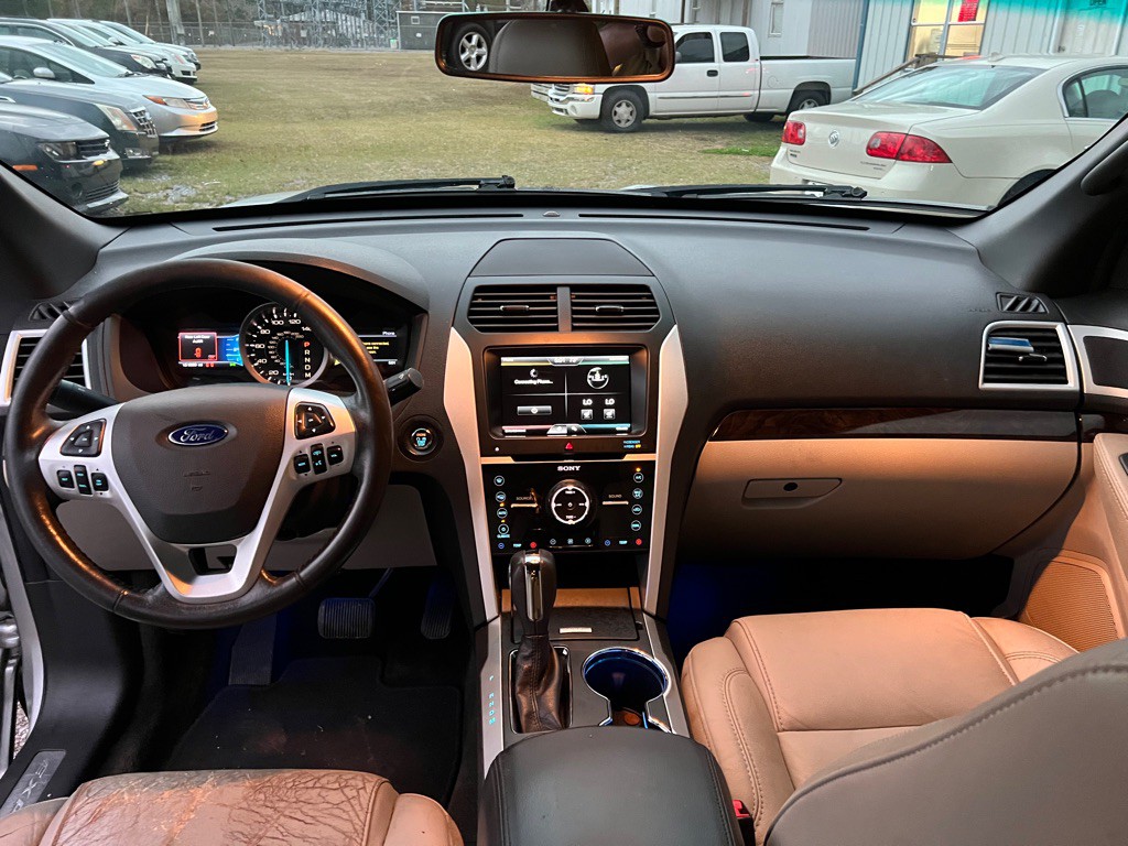 2015 Ford Explorer Image 9