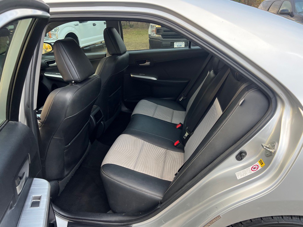 2013 Toyota Camry Image 11