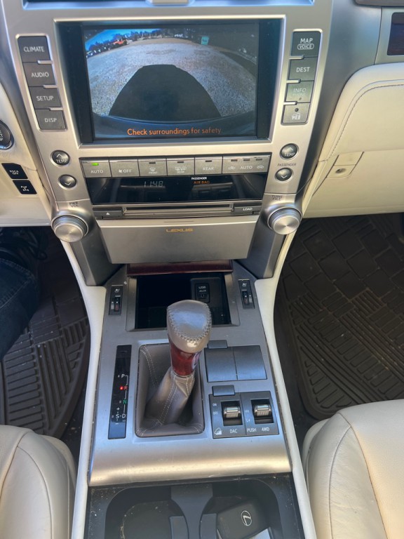 2012 Lexus GX Image 9