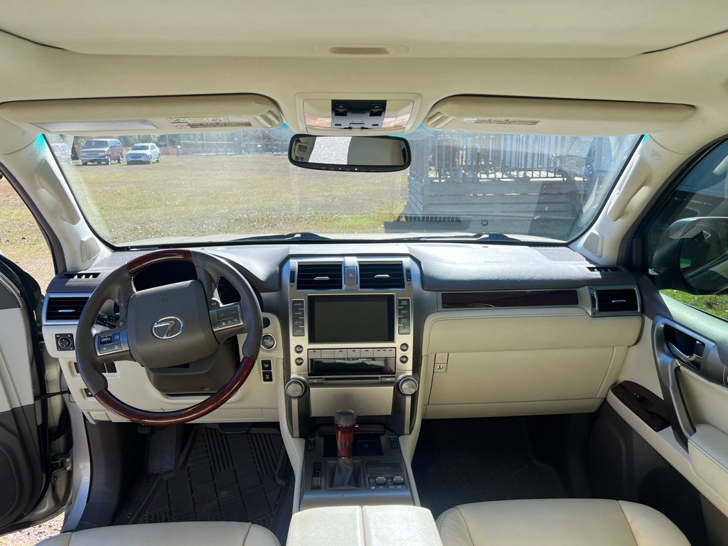 2012 Lexus GX Image 10