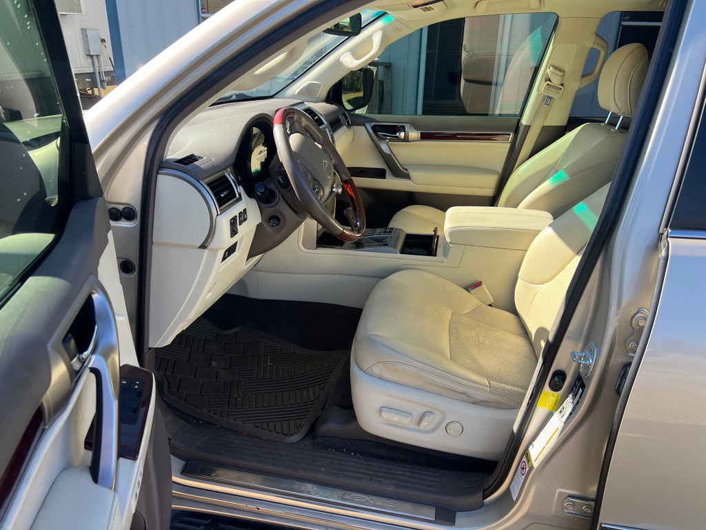 2012 Lexus GX Image 11