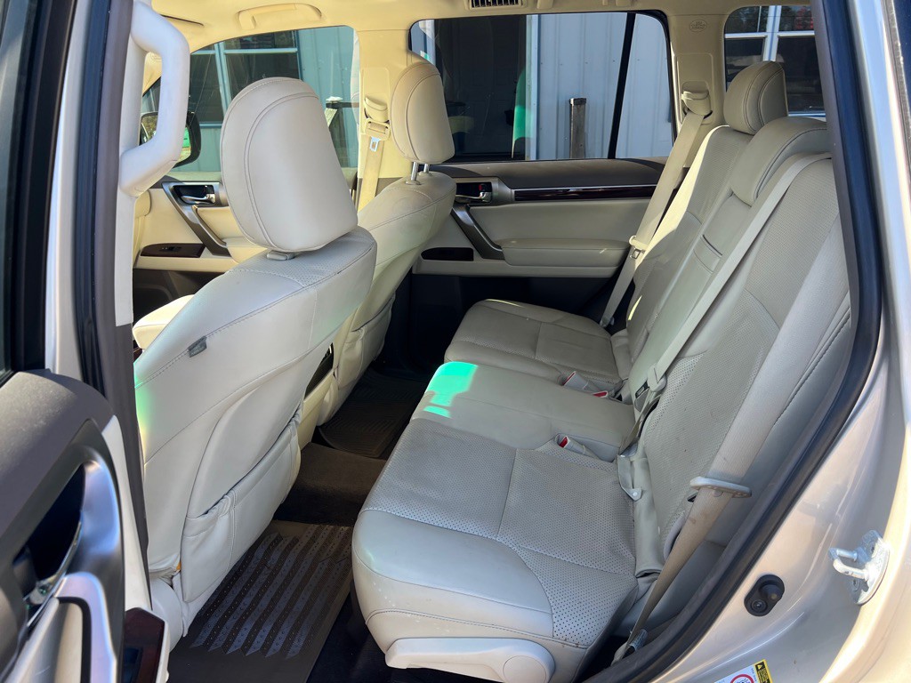2012 Lexus GX Image 12