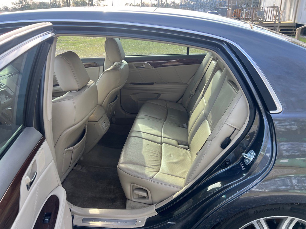 2010 Toyota Avalon Image 11