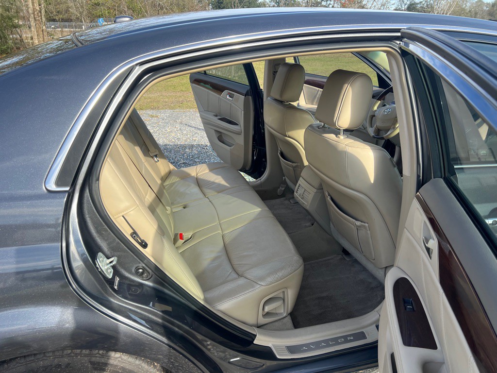 2010 Toyota Avalon Image 13