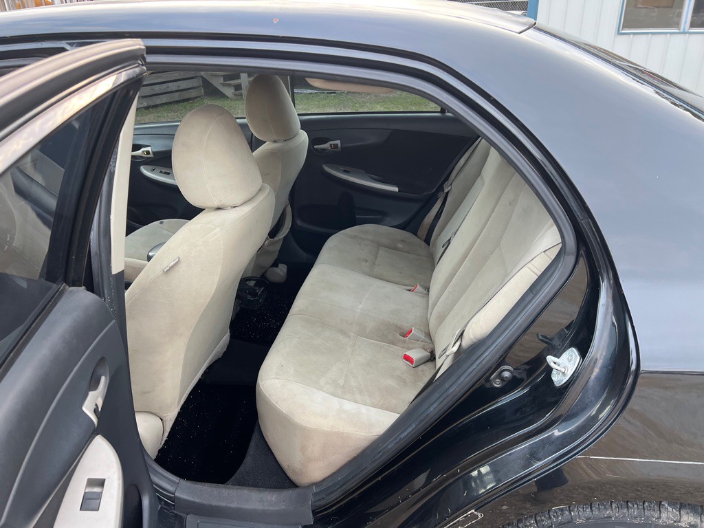 2013 Toyota Corolla Image 11