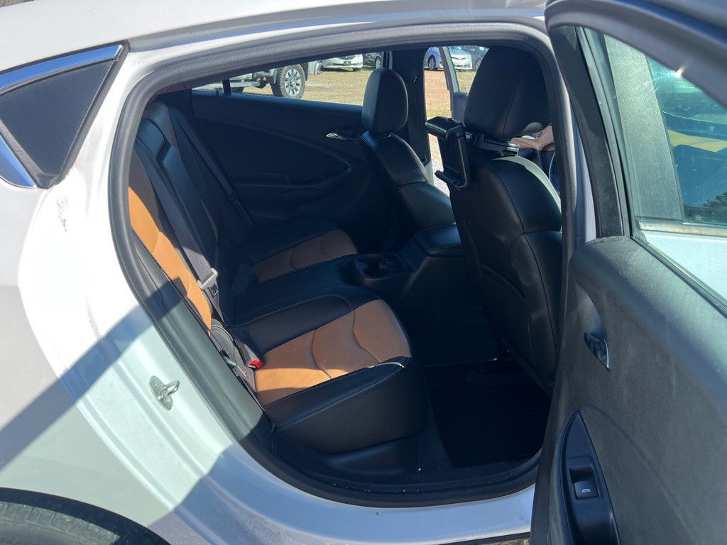 2017 Chevrolet Volt Image 14