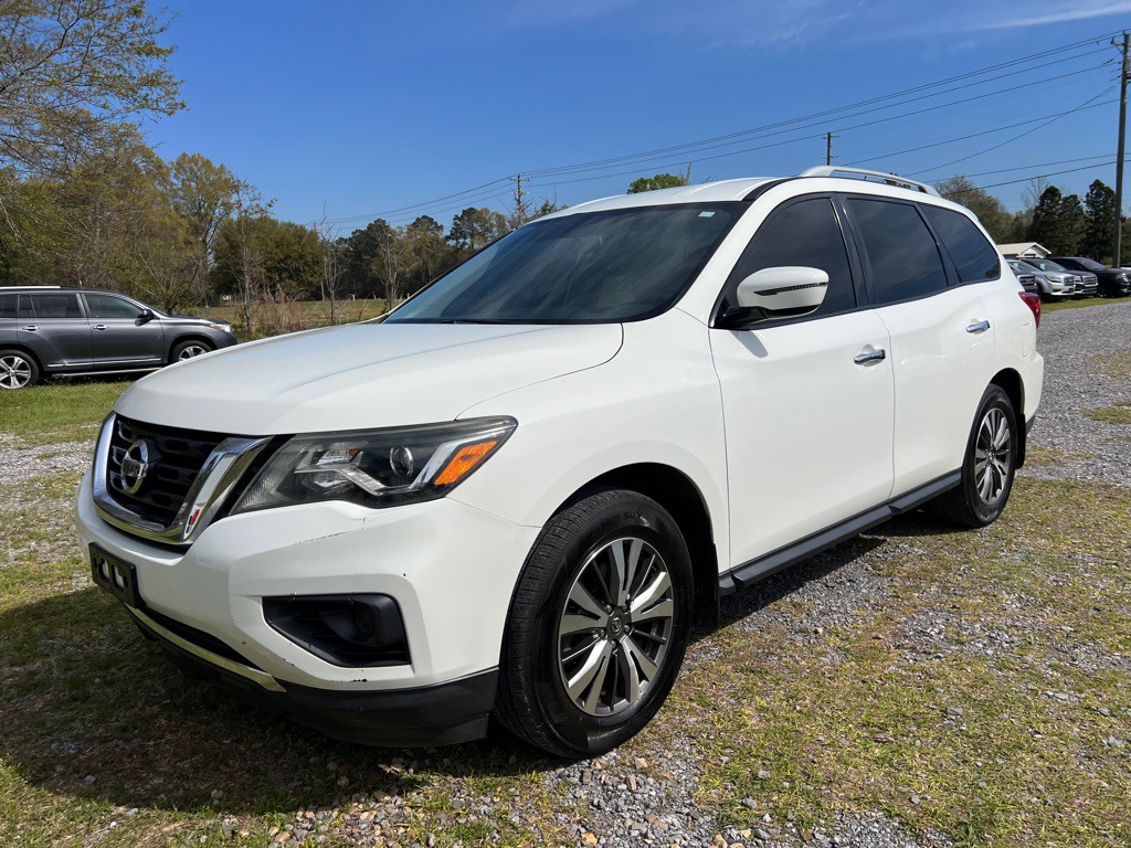 2017 Nissan Pathfinder Image 1