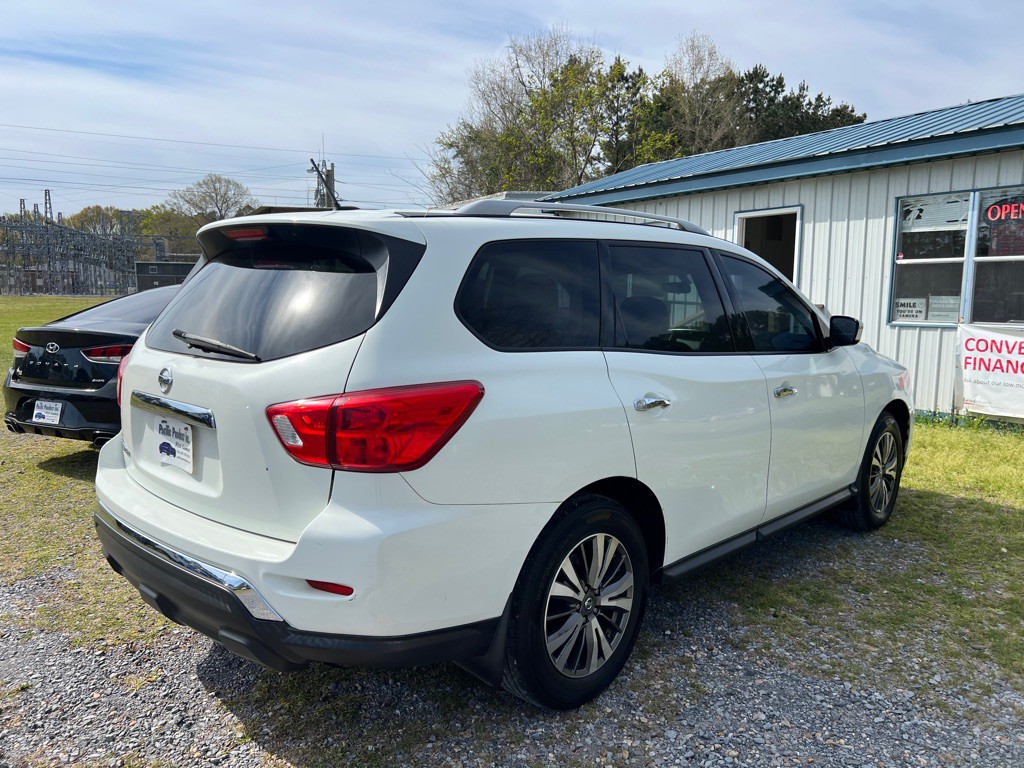 2017 Nissan Pathfinder Image 4