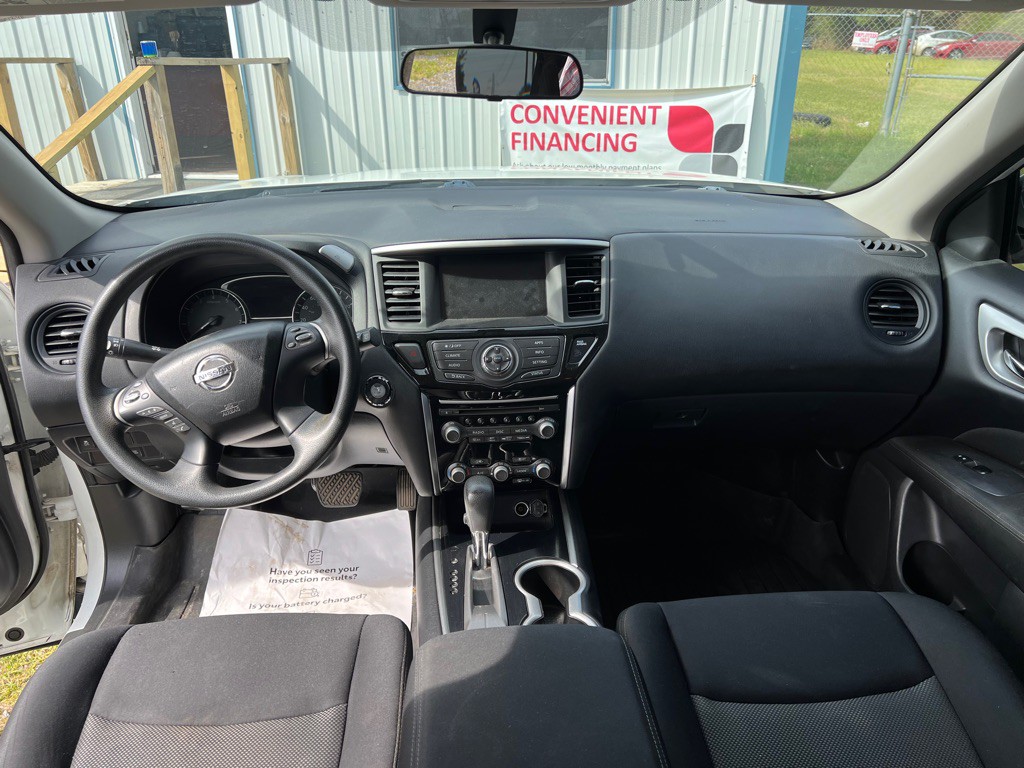 2017 Nissan Pathfinder Image 10