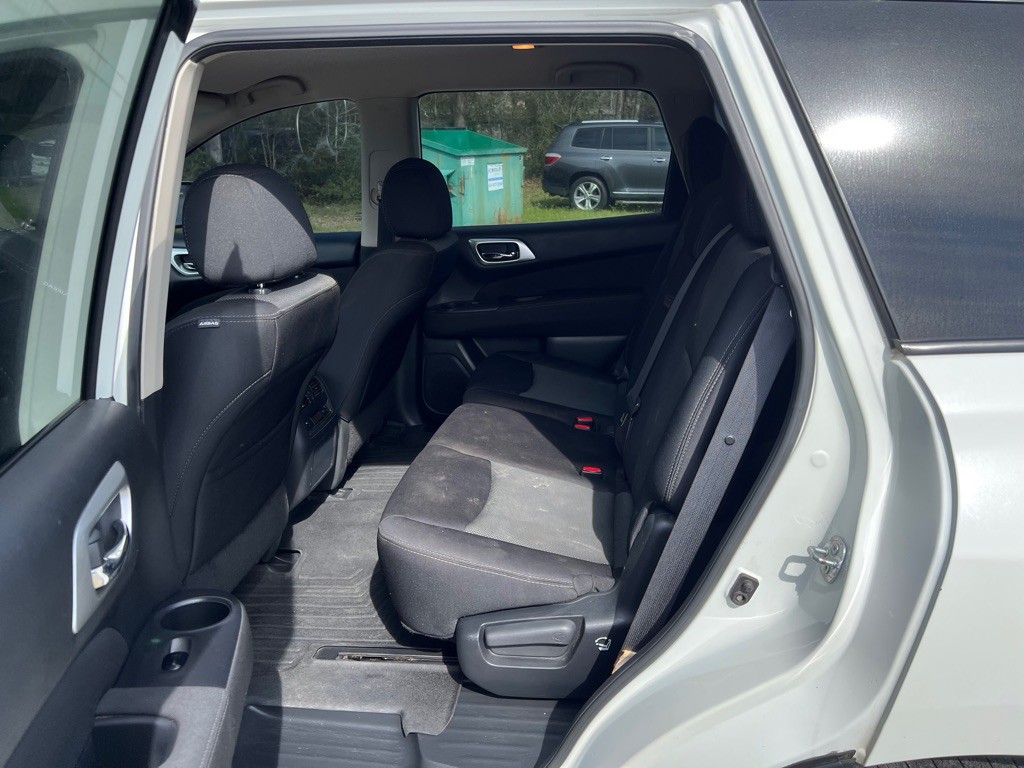 2017 Nissan Pathfinder Image 12