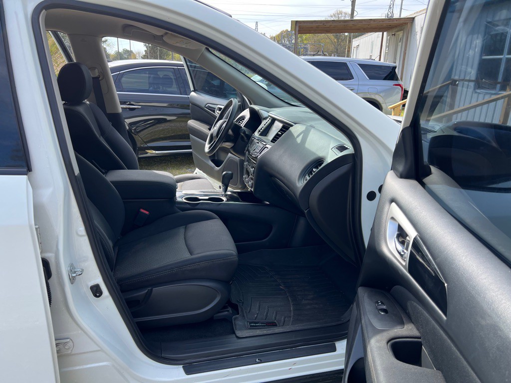 2017 Nissan Pathfinder Image 16