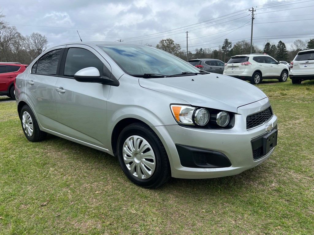2014 Chevrolet Sonic Image 3