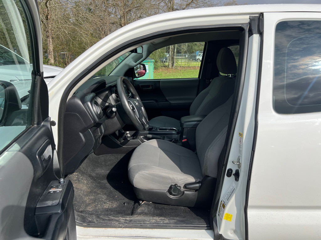 2016 Toyota Tacoma Image 11