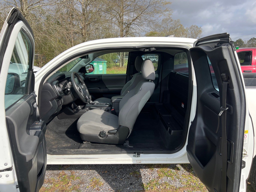 2016 Toyota Tacoma Image 12