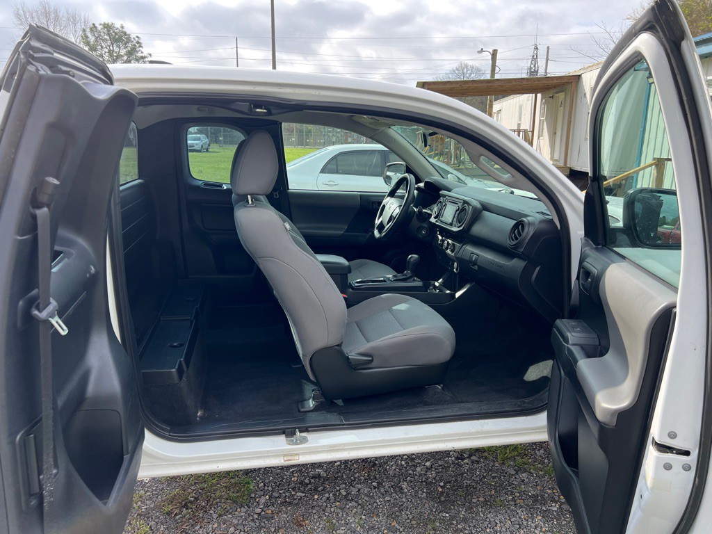 2016 Toyota Tacoma Image 13