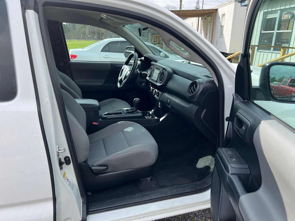 2016 Toyota Tacoma Image 14