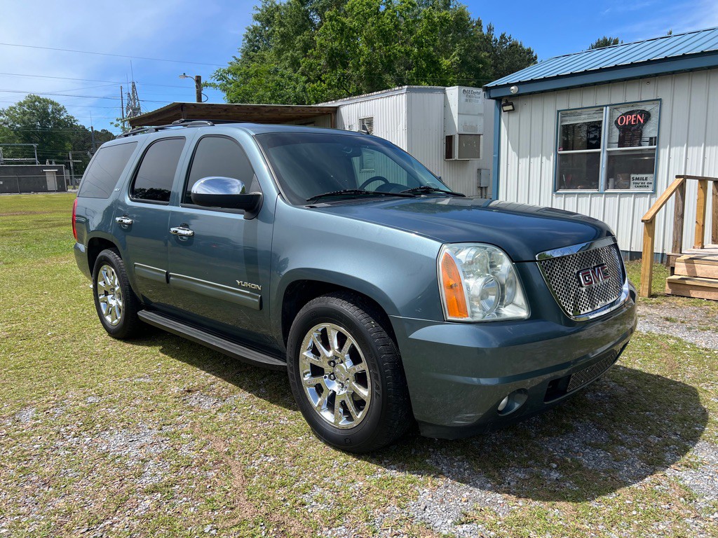 2010 GMC Yukon Image 1
