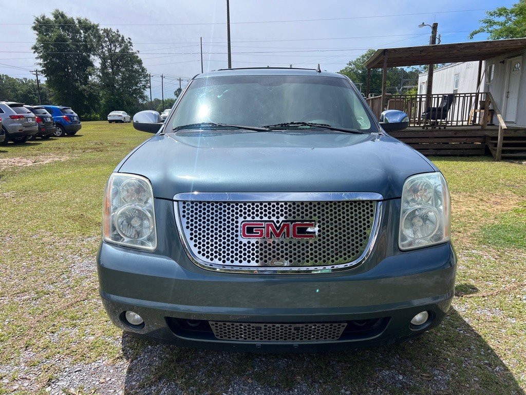 2010 GMC Yukon Image 2