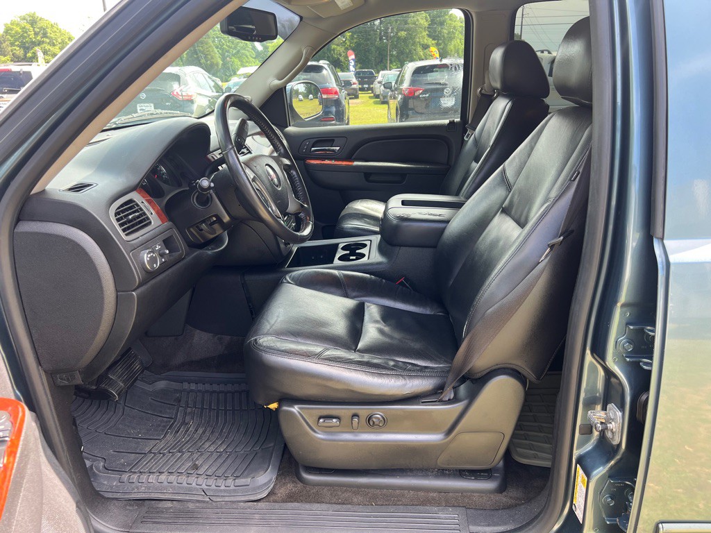 2010 GMC Yukon Image 10