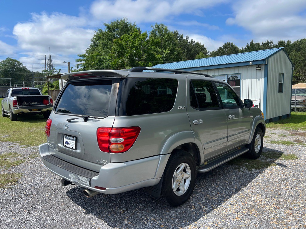 2004 Toyota Sequoia Image 4