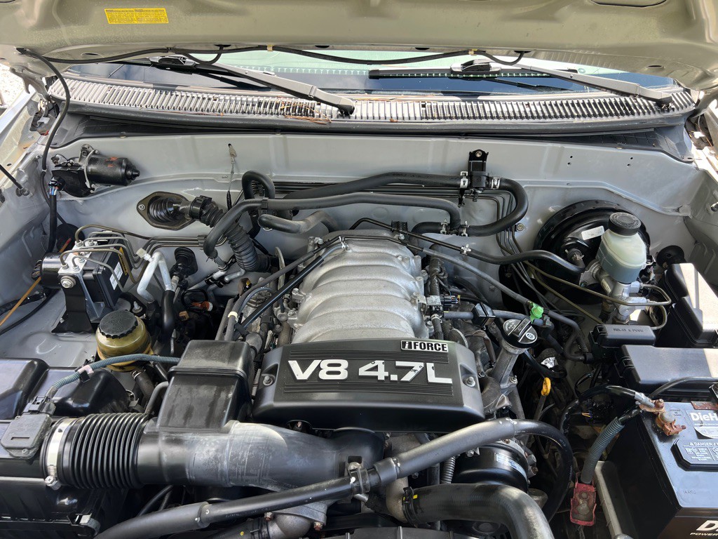 2004 Toyota Sequoia Image 7