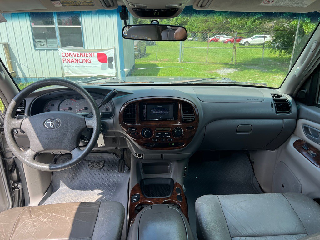 2004 Toyota Sequoia Image 9
