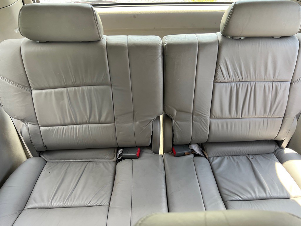2004 Toyota Sequoia Image 12