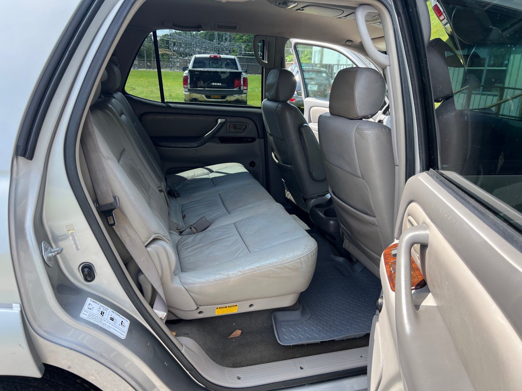 2004 Toyota Sequoia Image 14