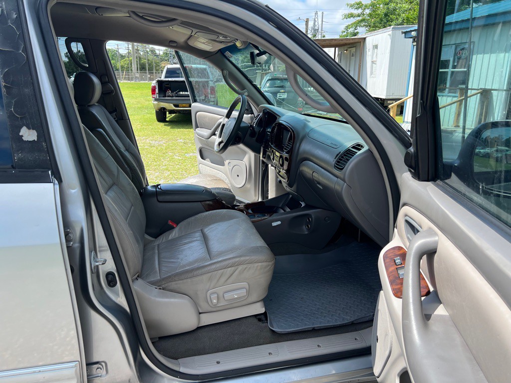 2004 Toyota Sequoia Image 15