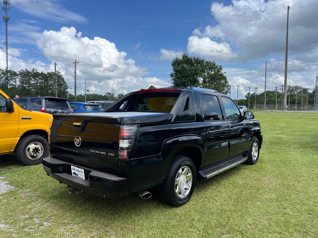 2002 Cadillac Escalade Image 4