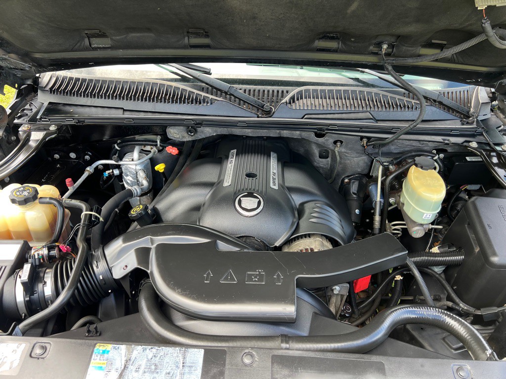 2002 Cadillac Escalade Image 7