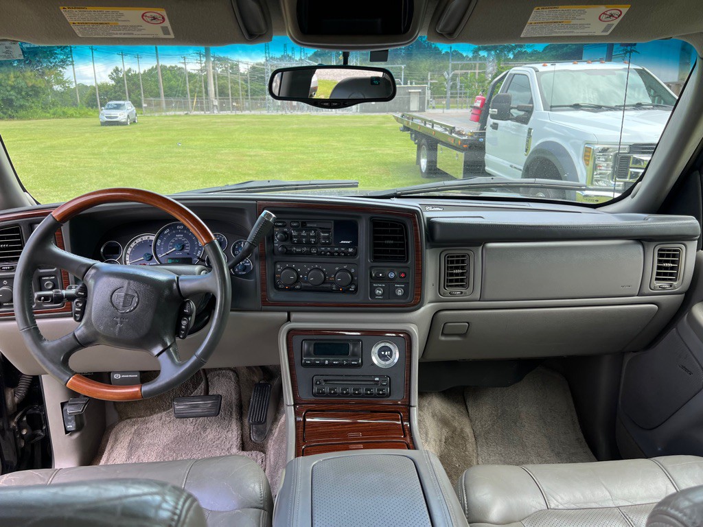 2002 Cadillac Escalade Image 9