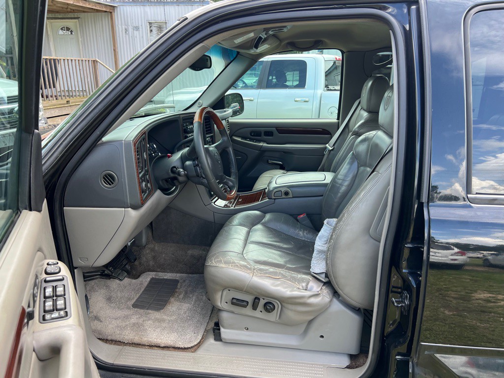 2002 Cadillac Escalade Image 10