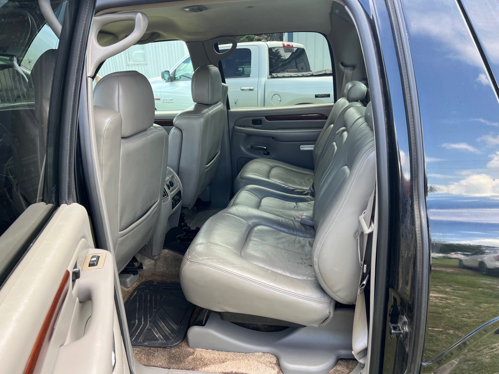 2002 Cadillac Escalade Image 11