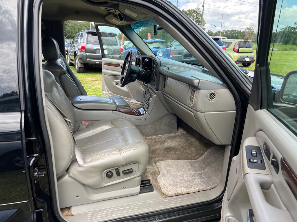 2002 Cadillac Escalade Image 13