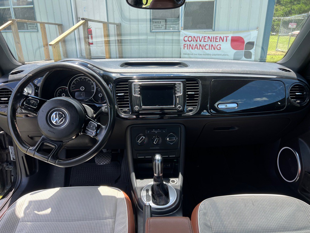 2016 Volkswagen Beetle Image 9