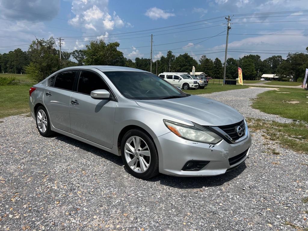 2017 Nissan Altima Image 3