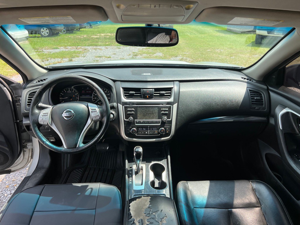 2017 Nissan Altima Image 10