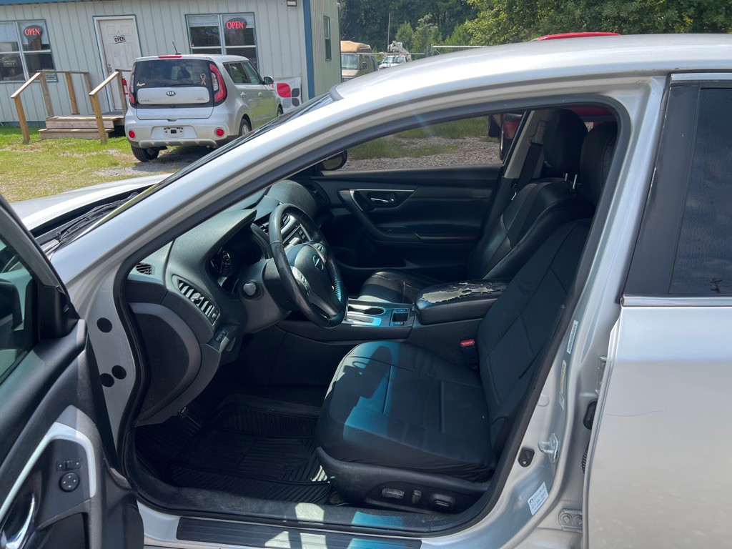 2017 Nissan Altima Image 11