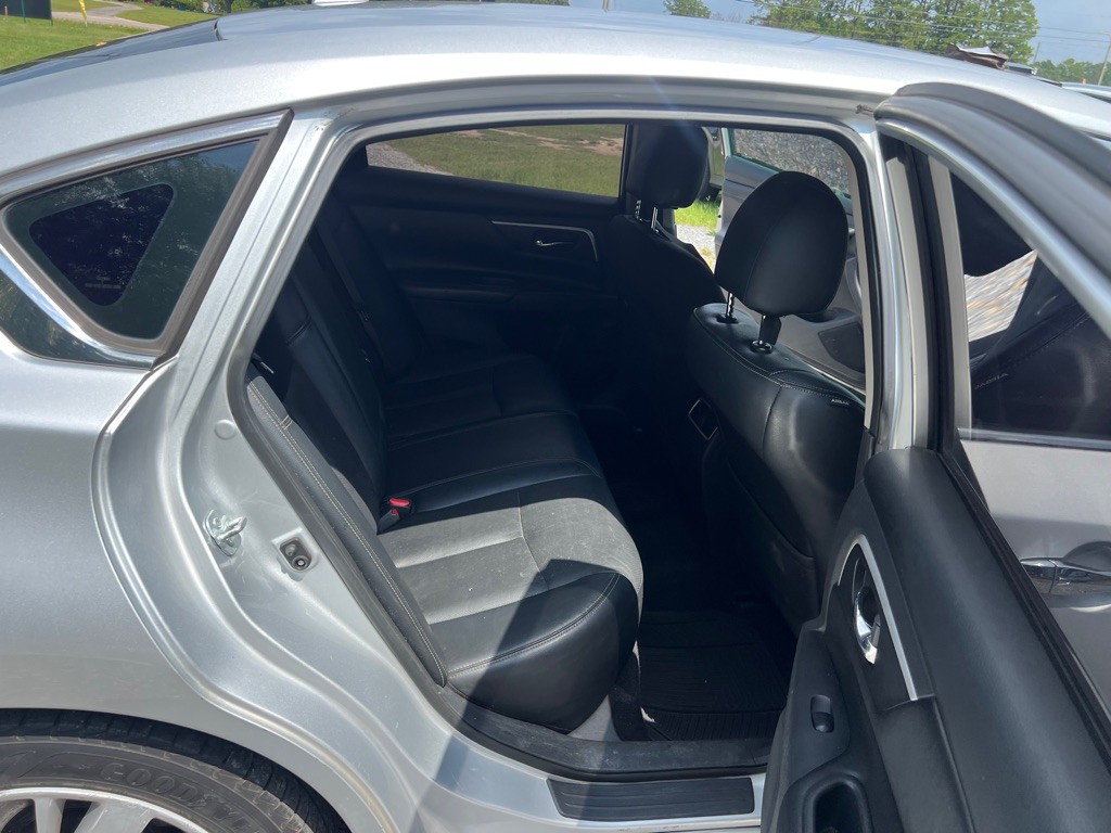 2017 Nissan Altima Image 14