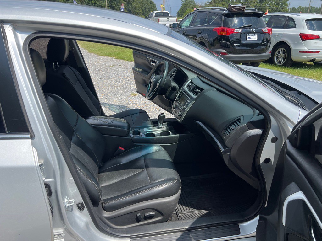 2017 Nissan Altima Image 15