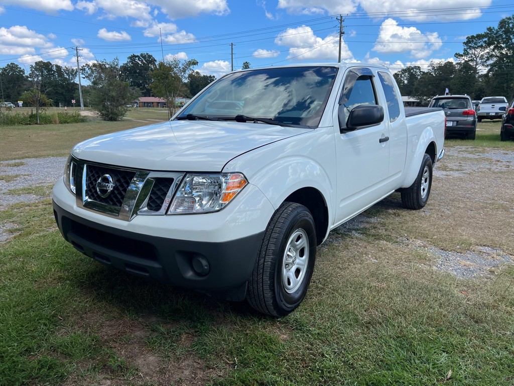 2015 Nissan Frontier Image 1
